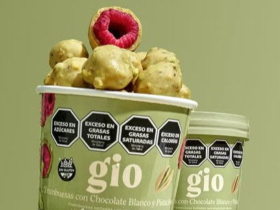 Frambuesa bañada en chocolate blanco y pistacho