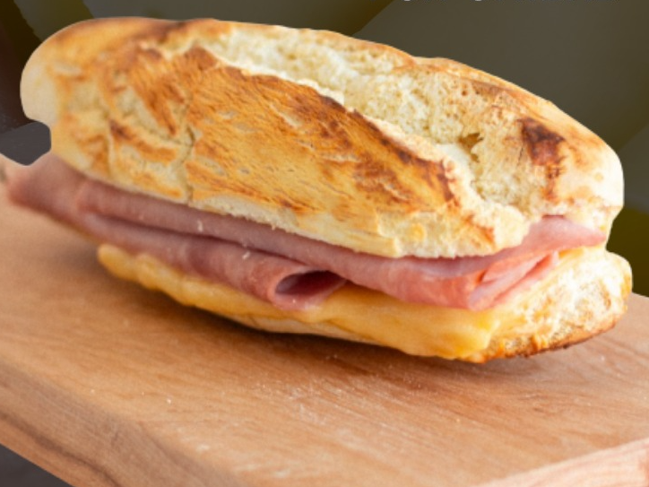 Sandwich c/ Pan Baguette de Jamón y Queso