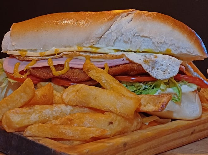SANDWICH DE MILANESA COMPLETO de BURGER POINT