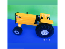 Tractor metálico