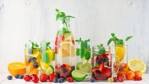AGUA MINERAL Y SABORIZADAS Y GASIFICADAS