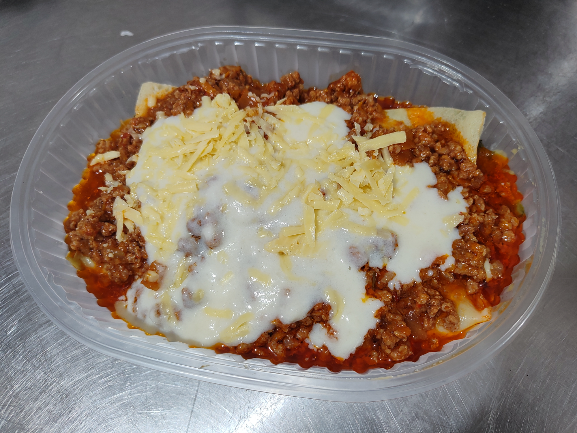 CANELONES CON BOLOÑESA Y SALSA BLANCA