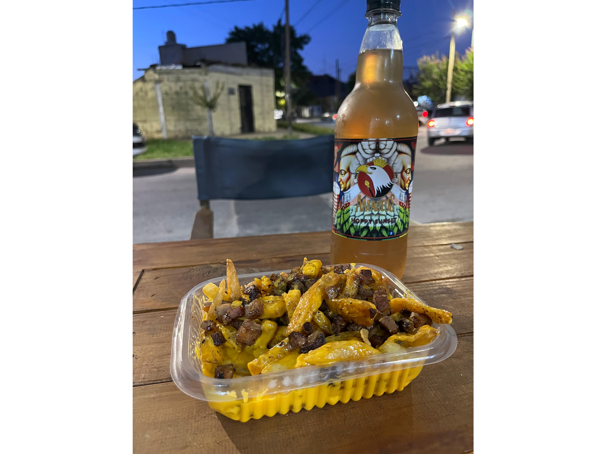 Papas con Chedar +  Cerveza Artesanal 1lt ( o Gaseosa de 1.5 tls)