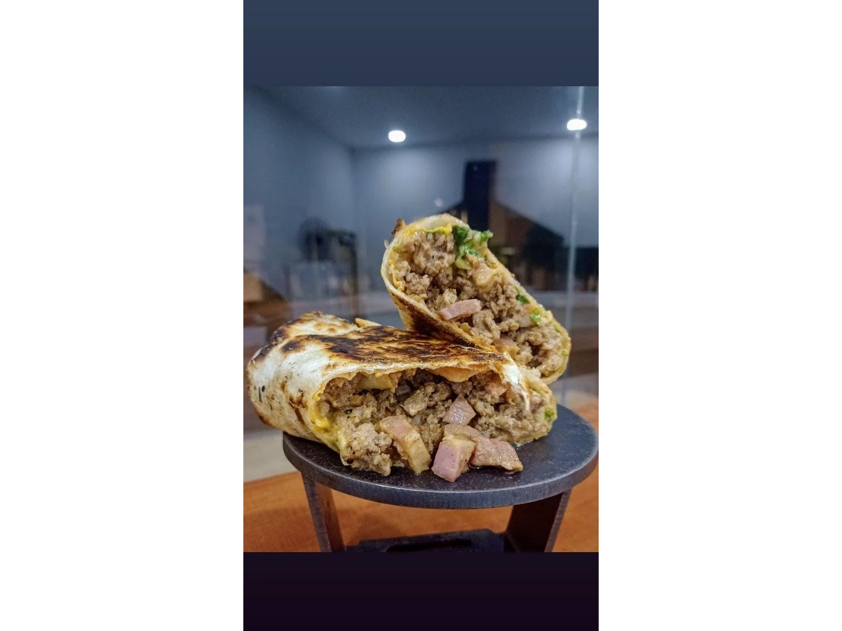 Wrap Burger con papas de Otto Burgers (Los Hornos)