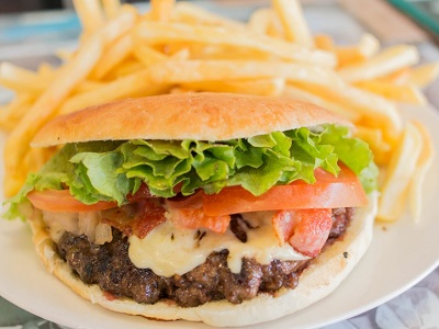 3 HAMBURGUESAS COMPLETAS + PRITTY 2L