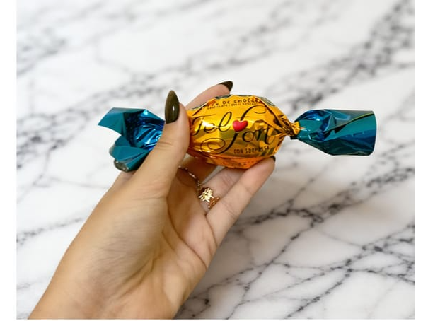 Huevo fel-fort grande