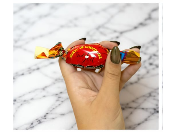 Huevo fel-fort chico