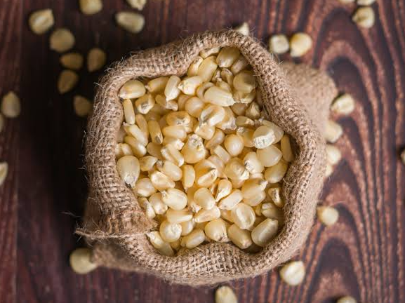 Maiz blanco partido (para locro) 1/2 kg