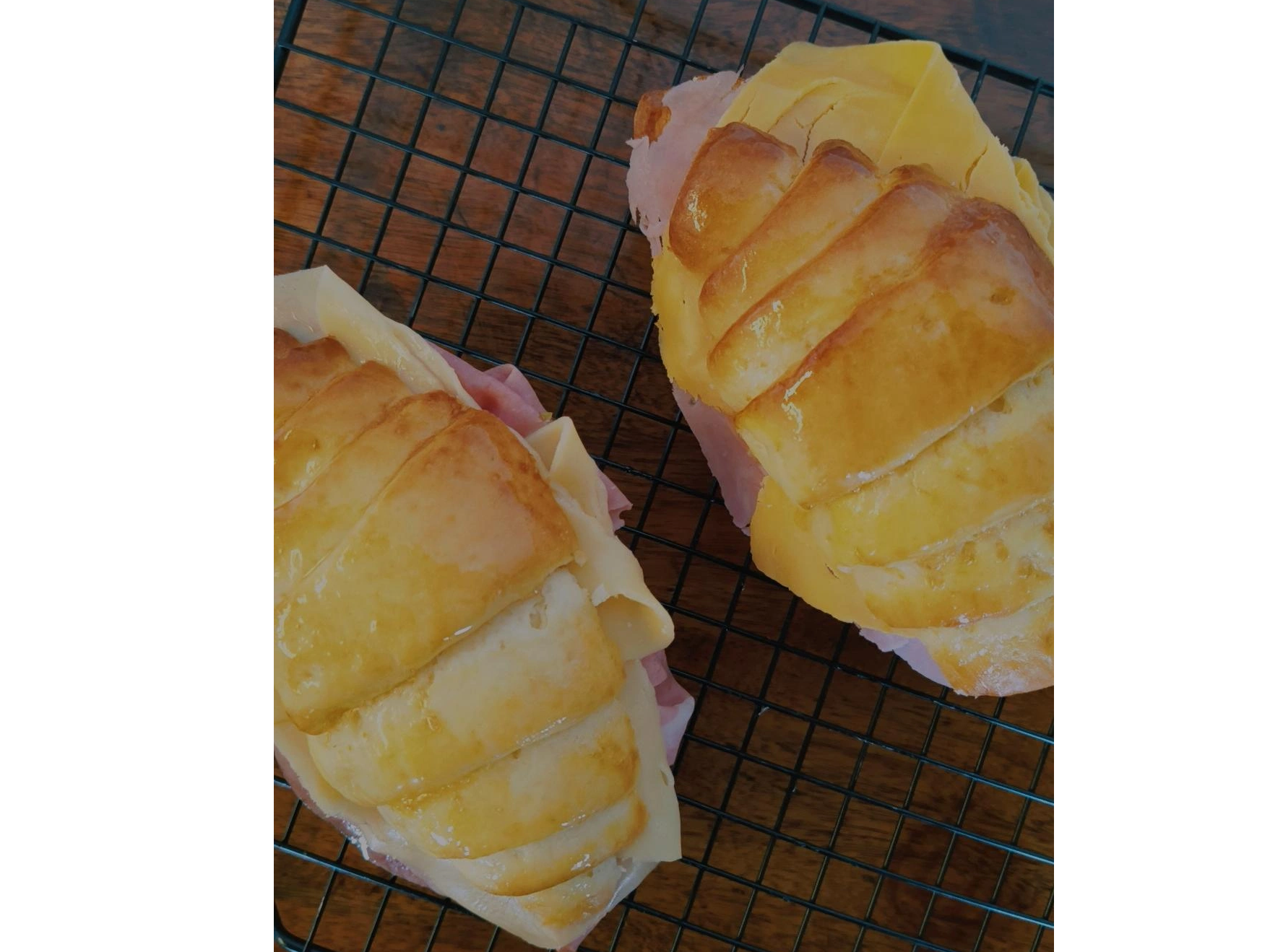 CROISSANT CON MORTADELA Y DAMBO