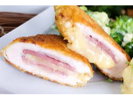 MILANESA DE POLLO RELLENA DE JAMON Y QUESO CON GUARNICION