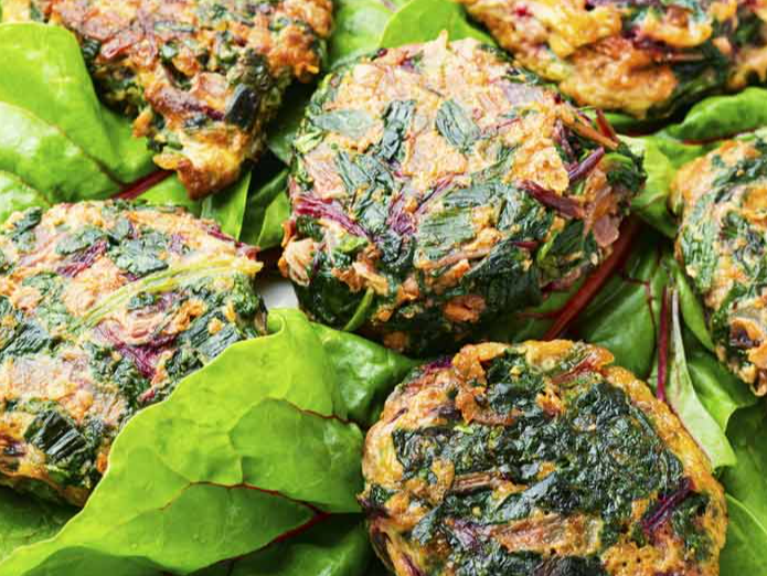 BUÑUELOS DE ACELGA CON GUARNICION