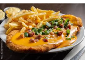 MILANESA DE POLLO CON CHEDDAR Y PANCETA MAS GUARNICION