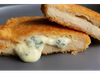 MILANESA DE POLLO RELLENA CON ROQUEFORT Y GUARNICION