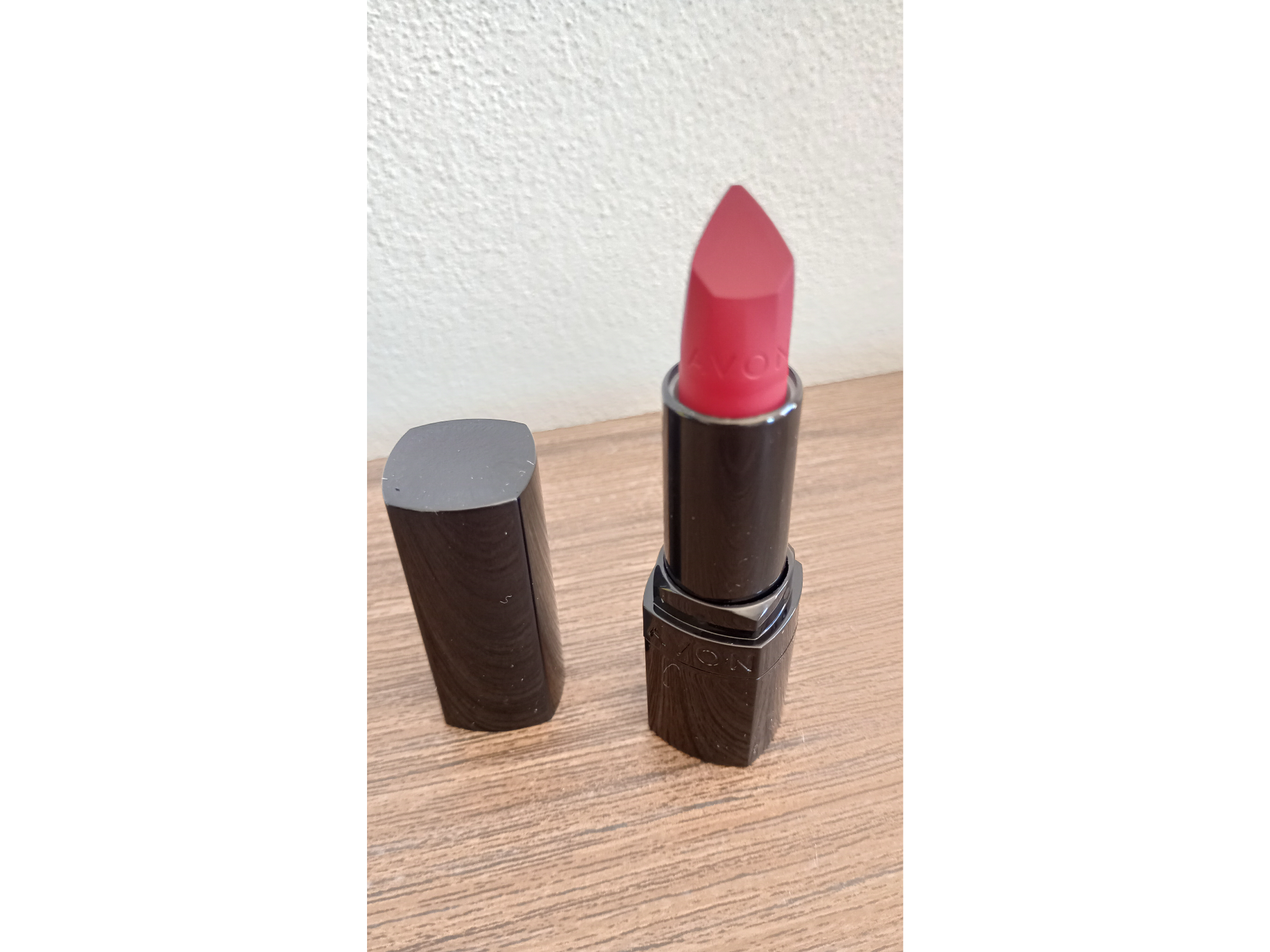Labial ULTRA MATTE Avon (Red Supreme)