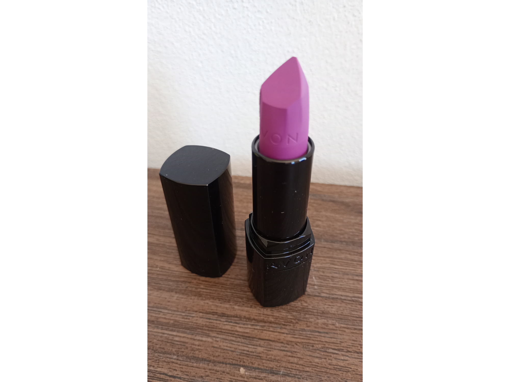 Labial ULTRA MATTE Avon (hot Plum)
