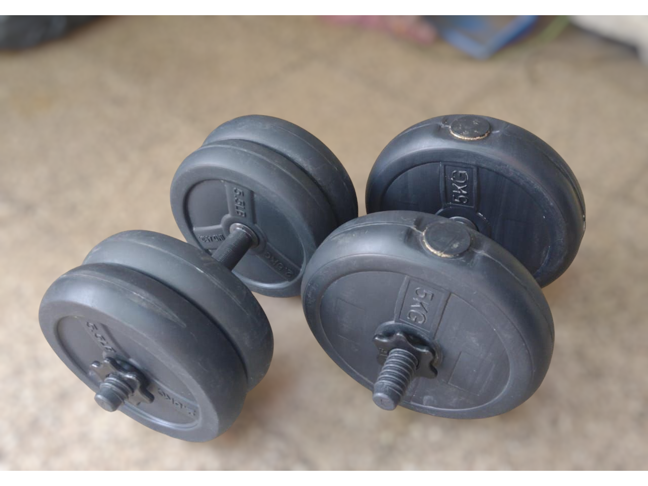 Par de mancuernas pvc + 10 Kg discos lisos (4 discos de 2.5 Kg cada uno)