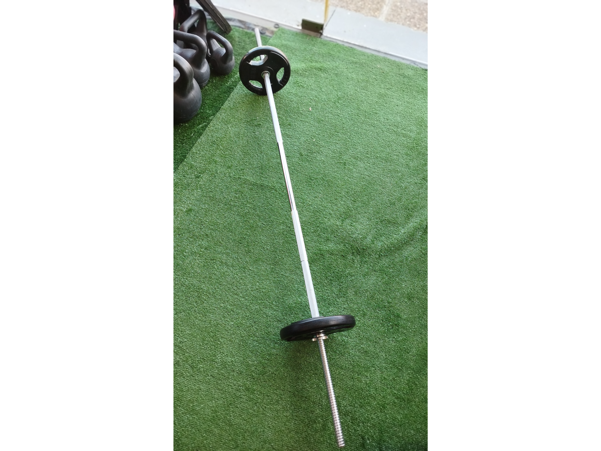 Barra rosca 1.80 de 25 diam + 10kg discos engomados
