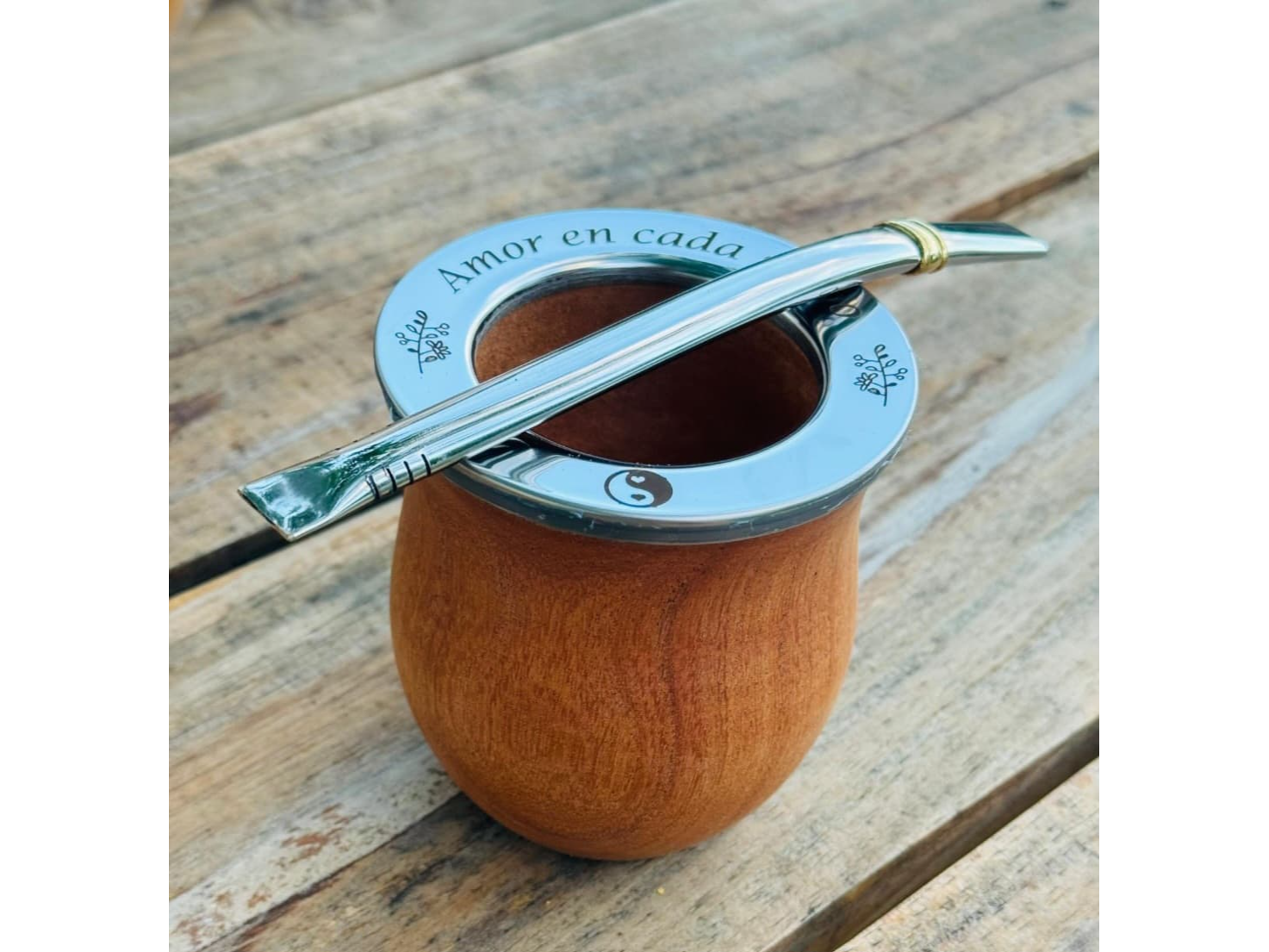 Mate de Algarrobo con virola de acero grabado c/ bombilla acero