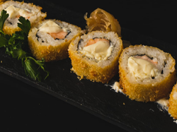 RÚCULA- Salmón, Tomates secos, Queso Phila y Rucula