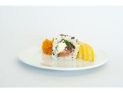 RÚCULA- Salmón, Tomates seco, Queso Phila y Rucula