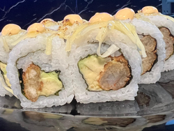 PARMA - Furai, palta, parmesano flambeado, mayonesa de tigre.