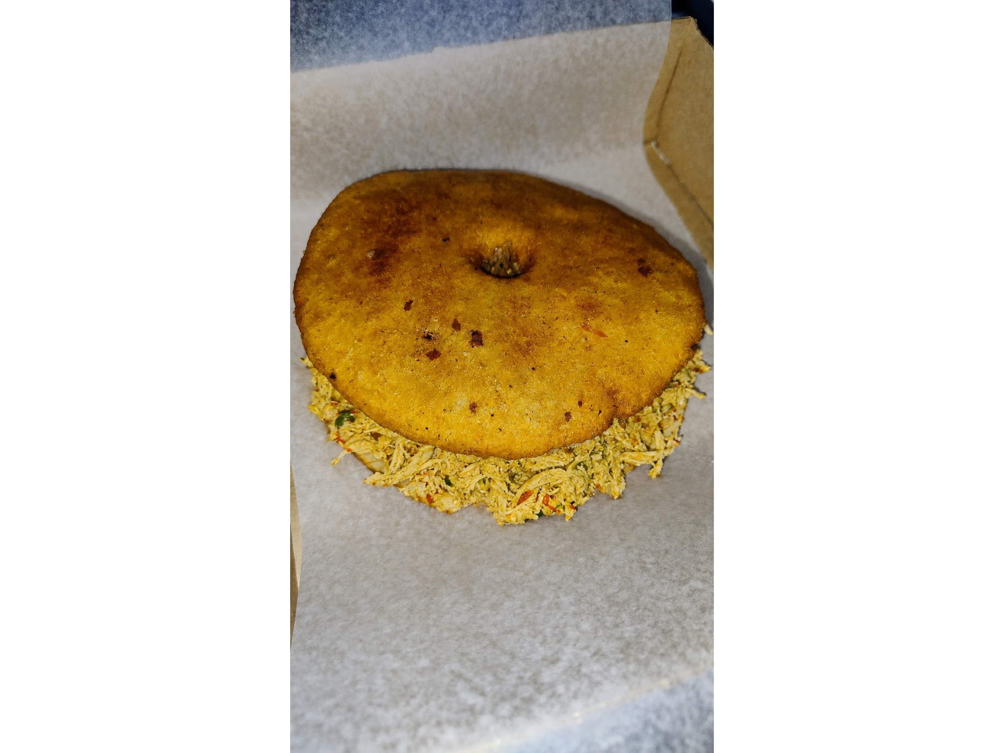 Arepa Frita de Pollo Mechado