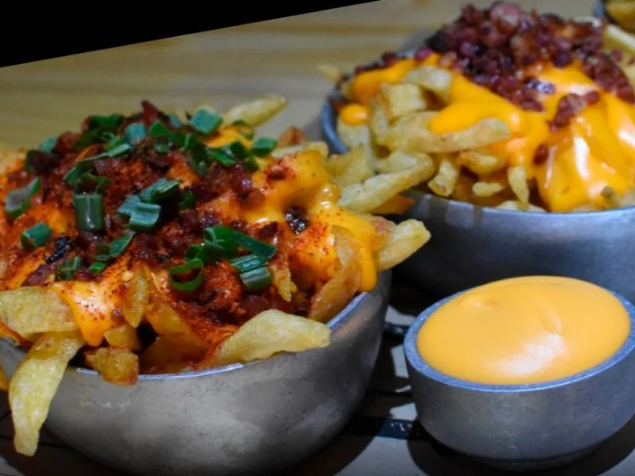 Papas Con Cheddar y Bacon