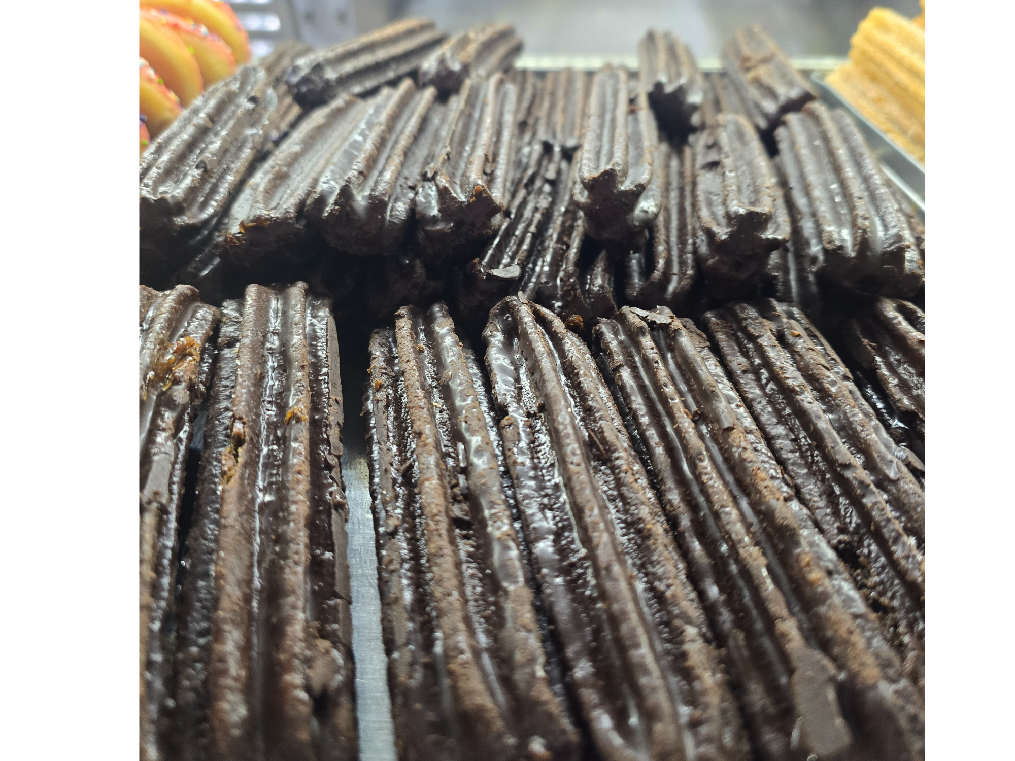 Churros bañados y rellenos con Dce de leche (disponible solo findes)