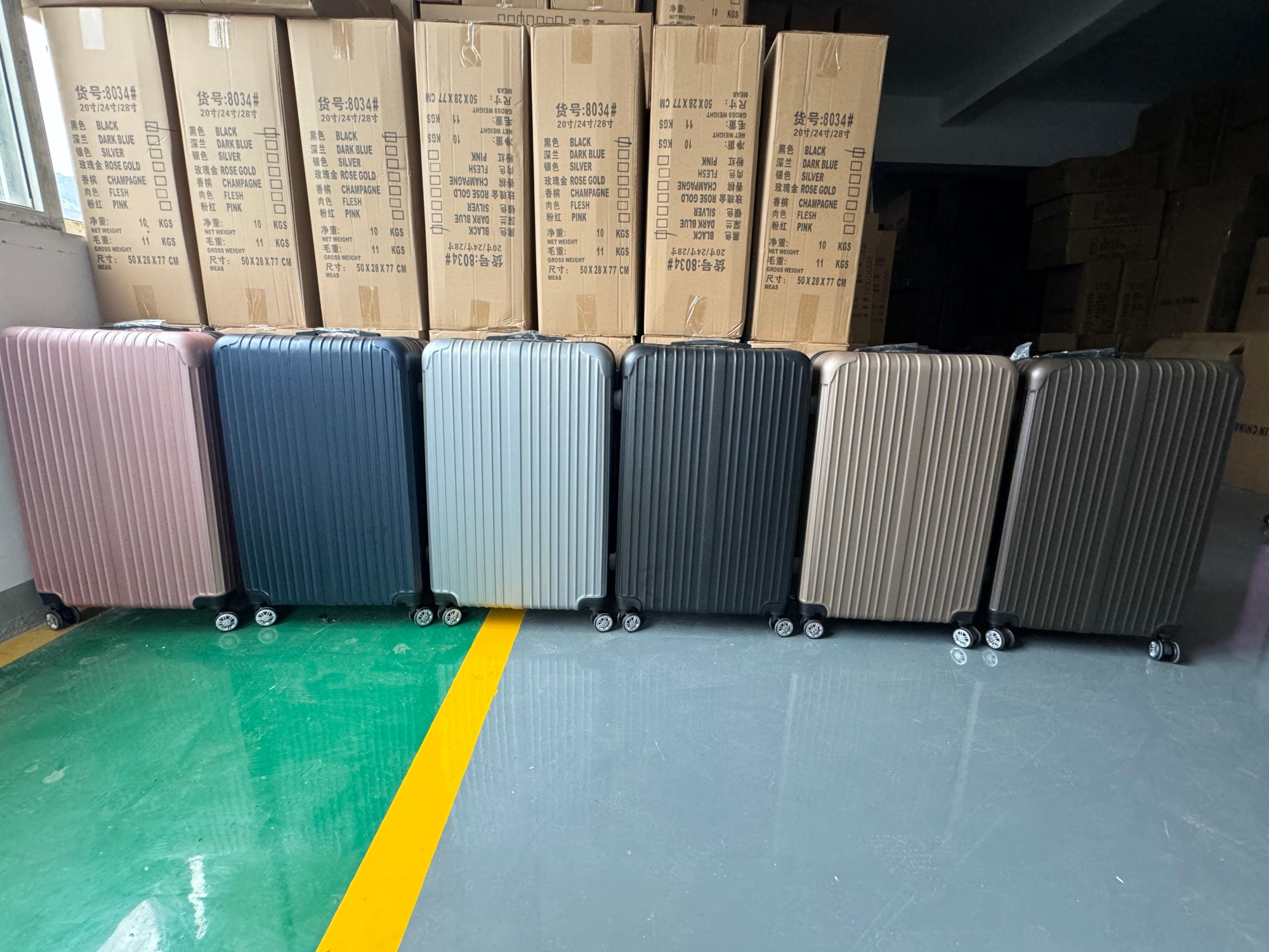 MALETA 24" (PLáSTICO COLOR PLATA) MCN-02319