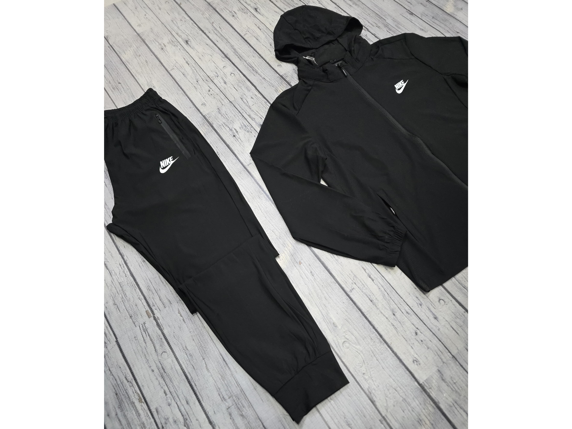 NIKE