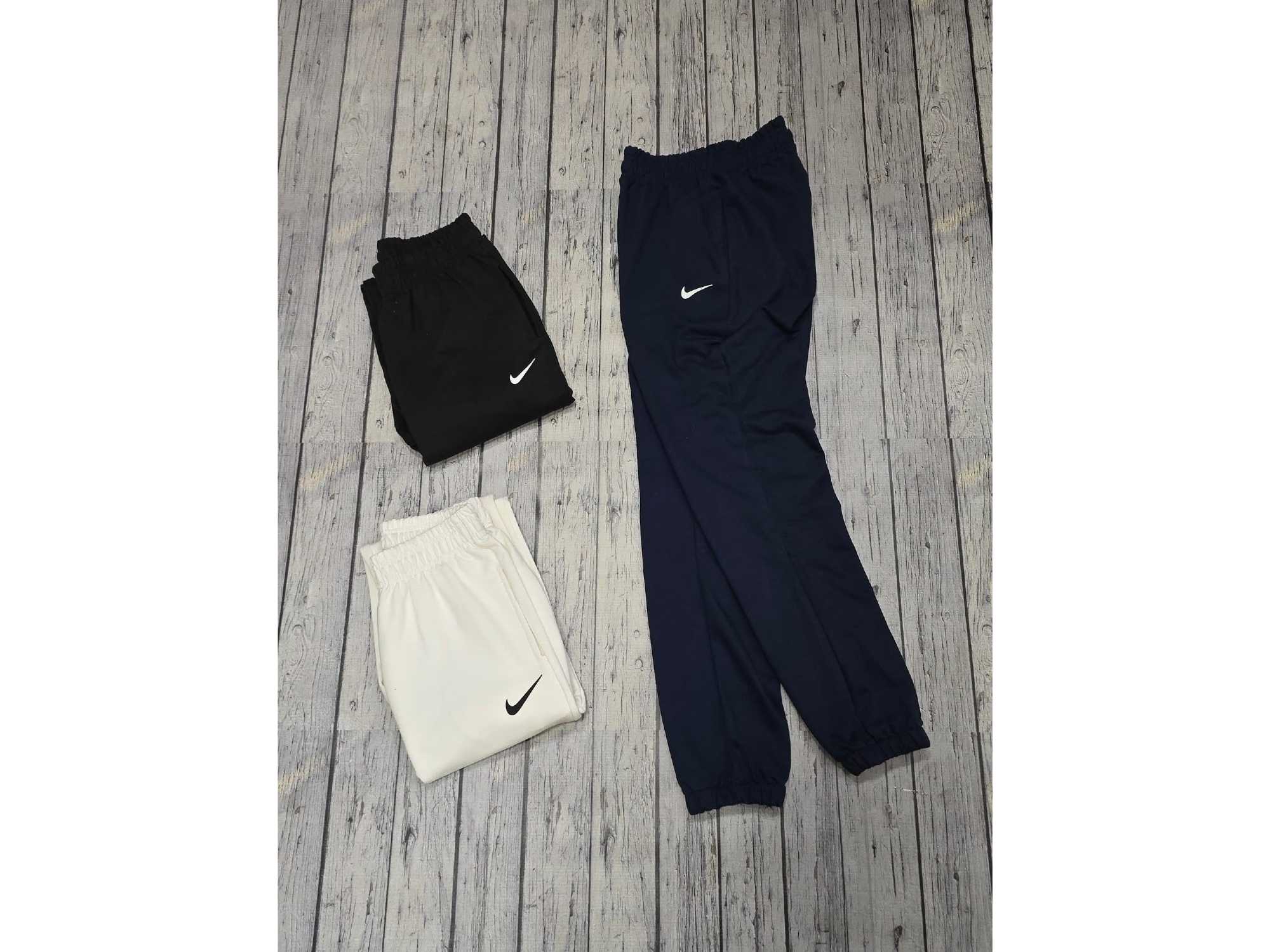 NIKE