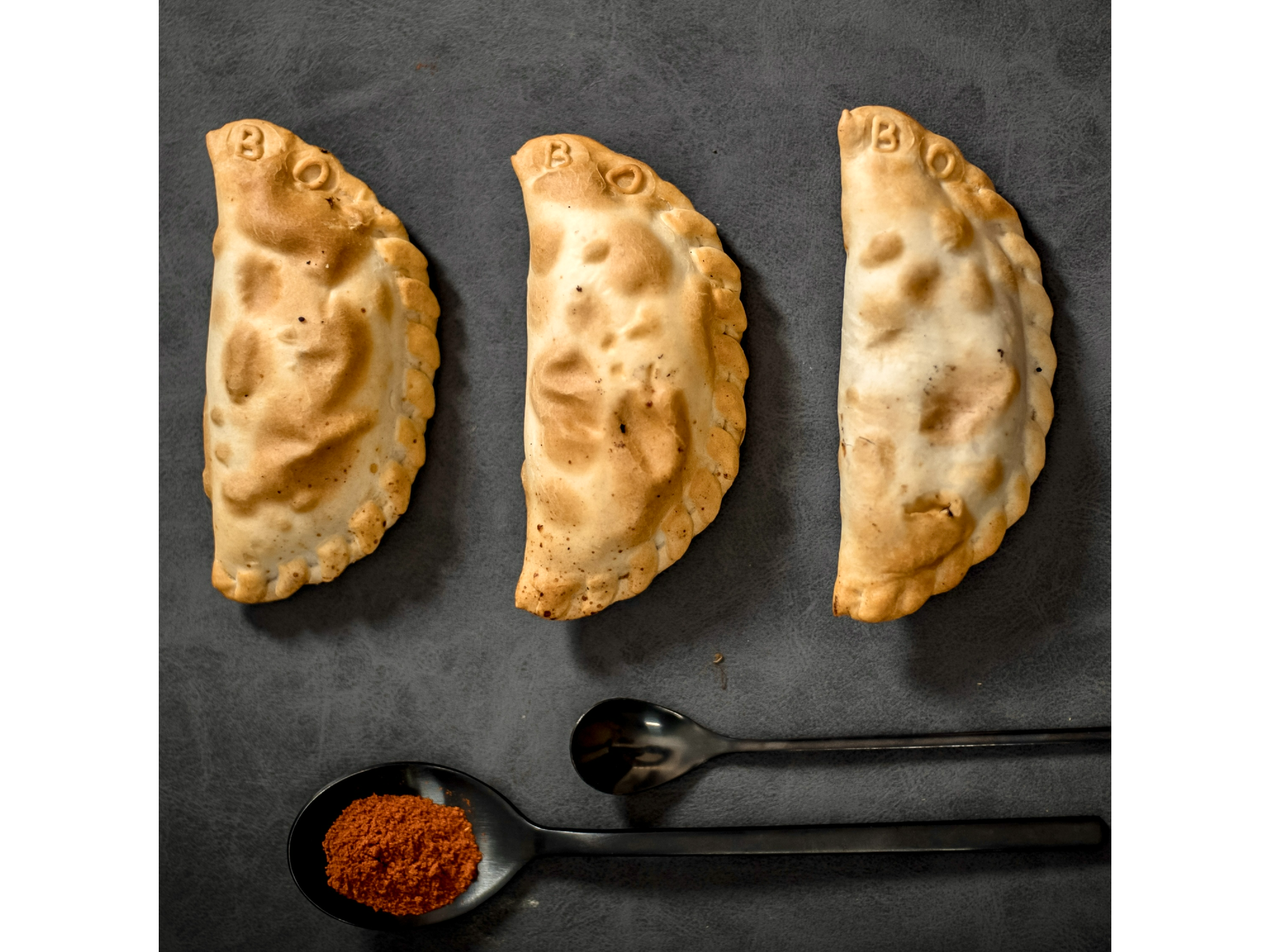 3 Empanadas a elección + Lata