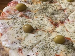 Media pizza Muzza