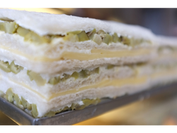 Queso huevo y aceitunas