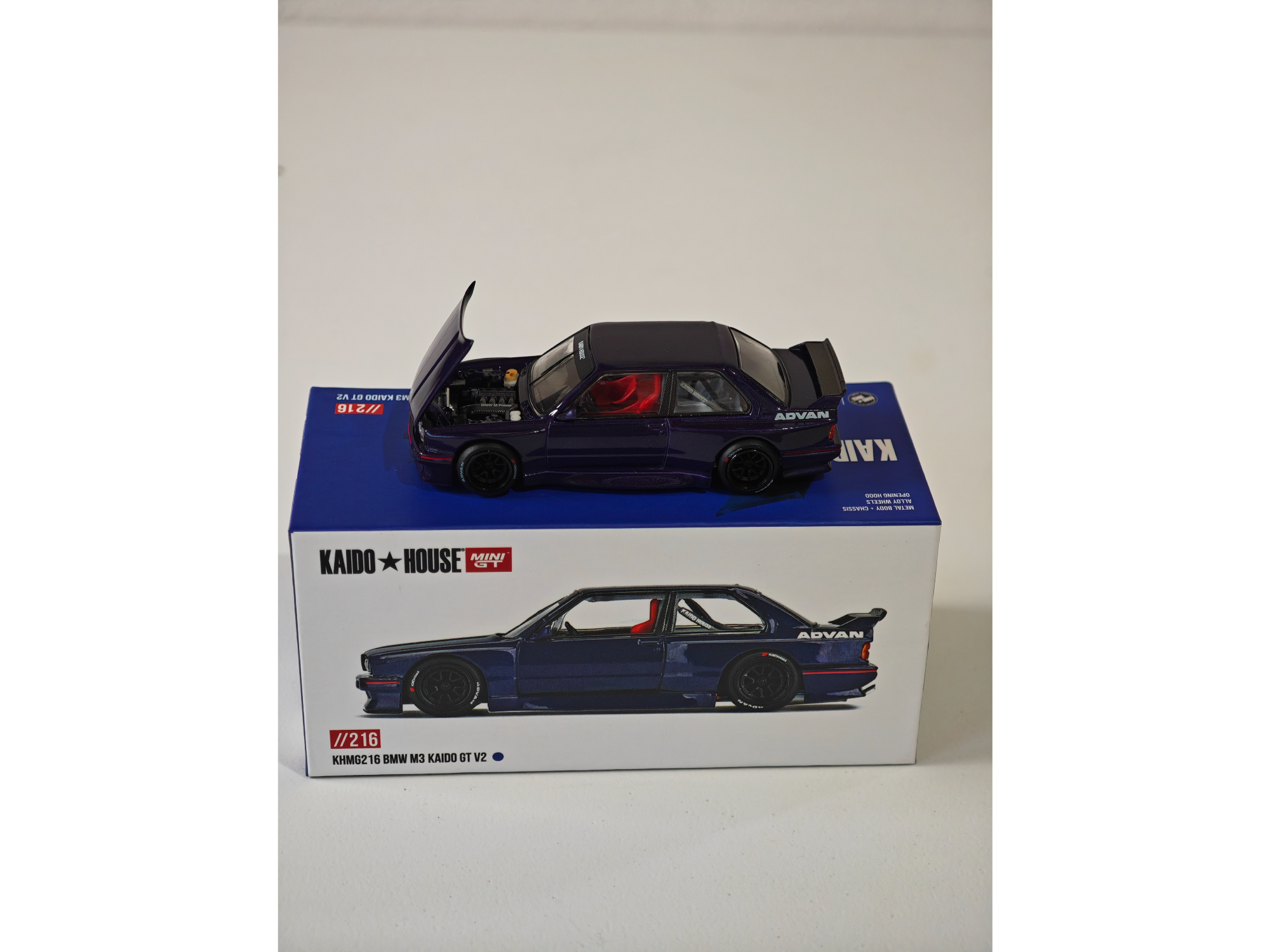 BMW M3 violeta