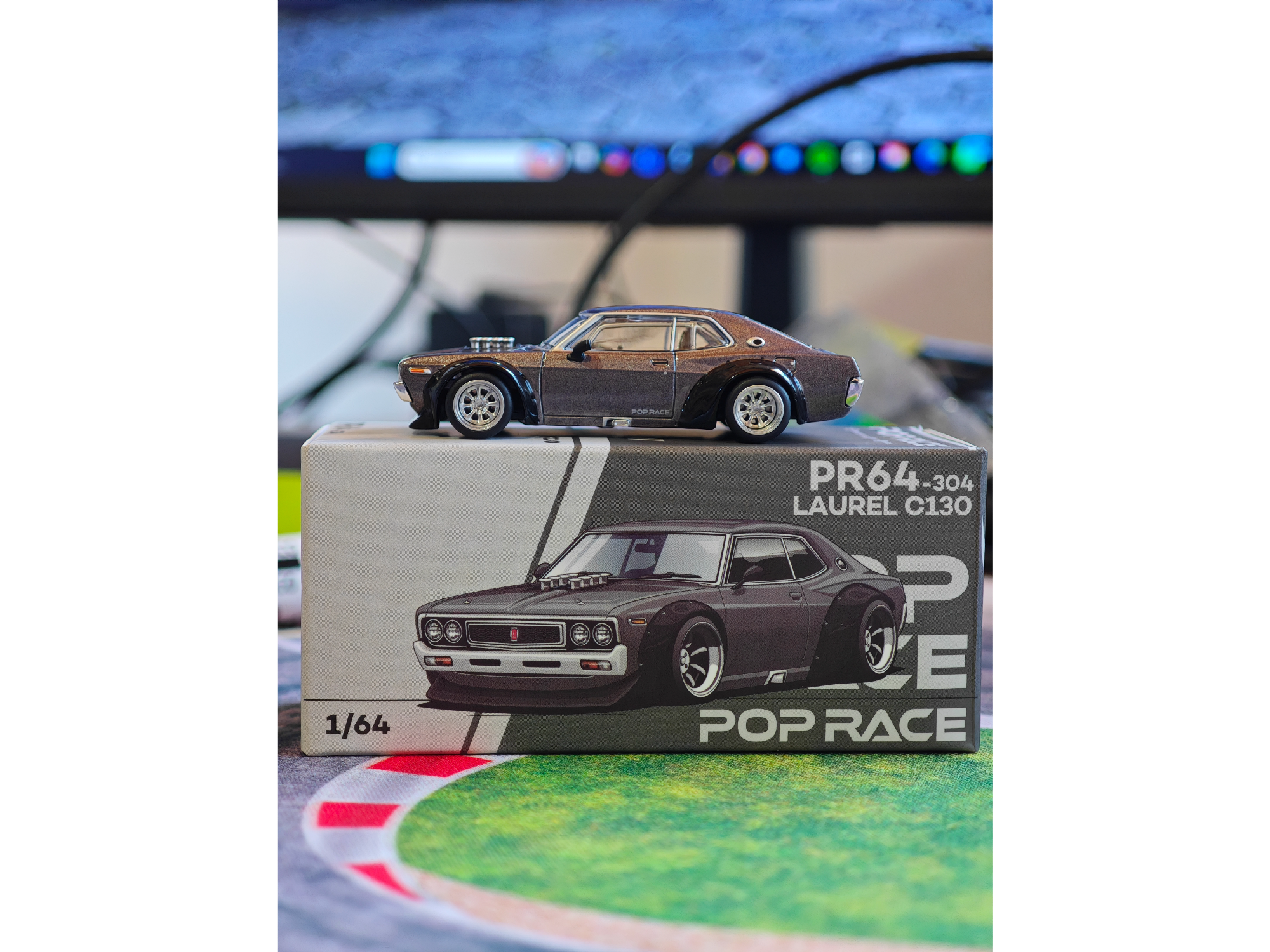 Nissan Laurel C130 gris