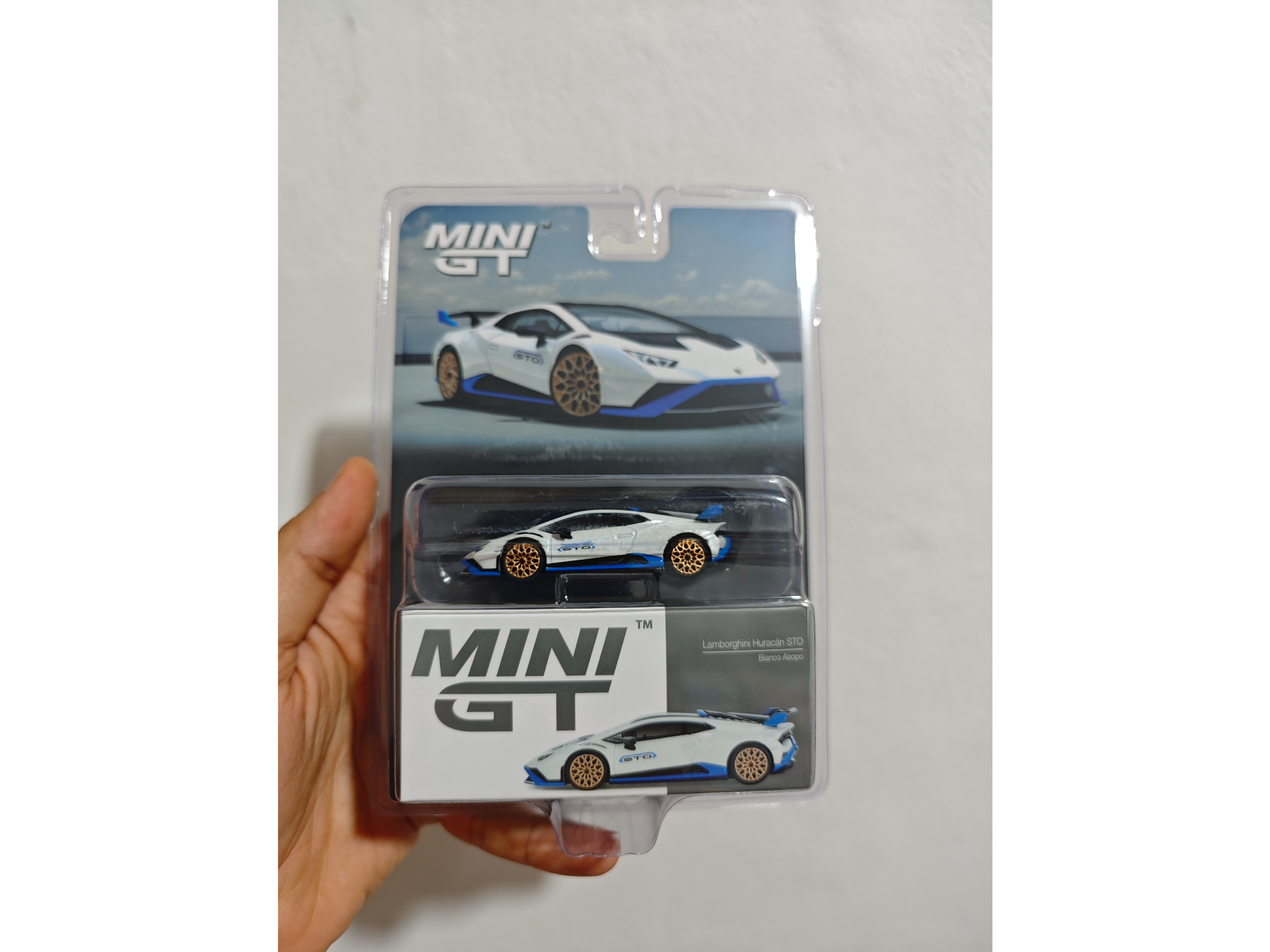 Lamborghini Huracán STO blanco