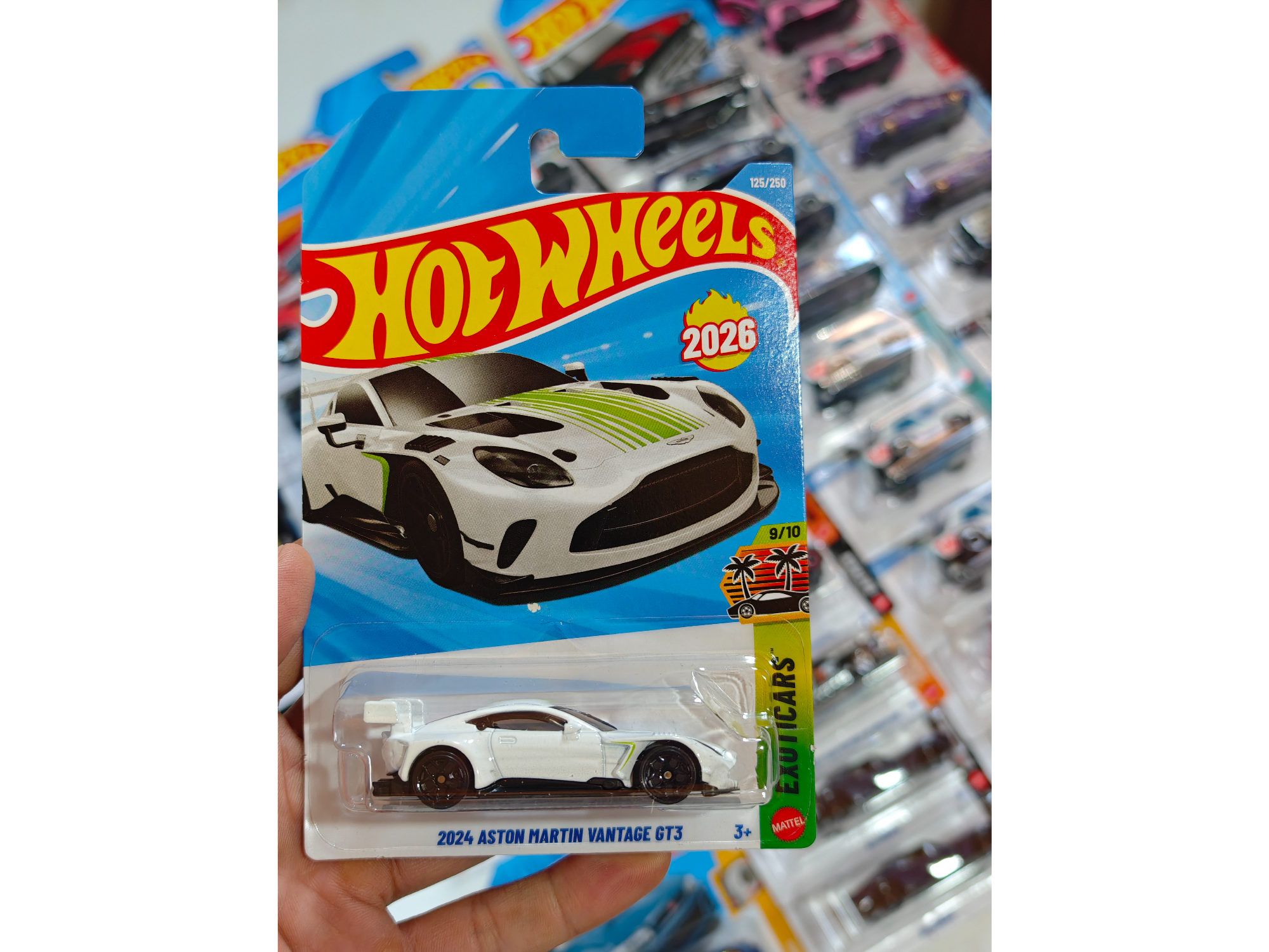 Aston Martin vantage GT3 2024 blanco