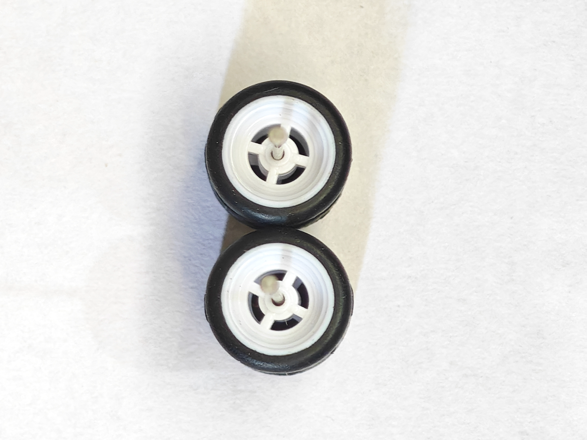 Ruedas de Goma basicas 4 rayos blanca