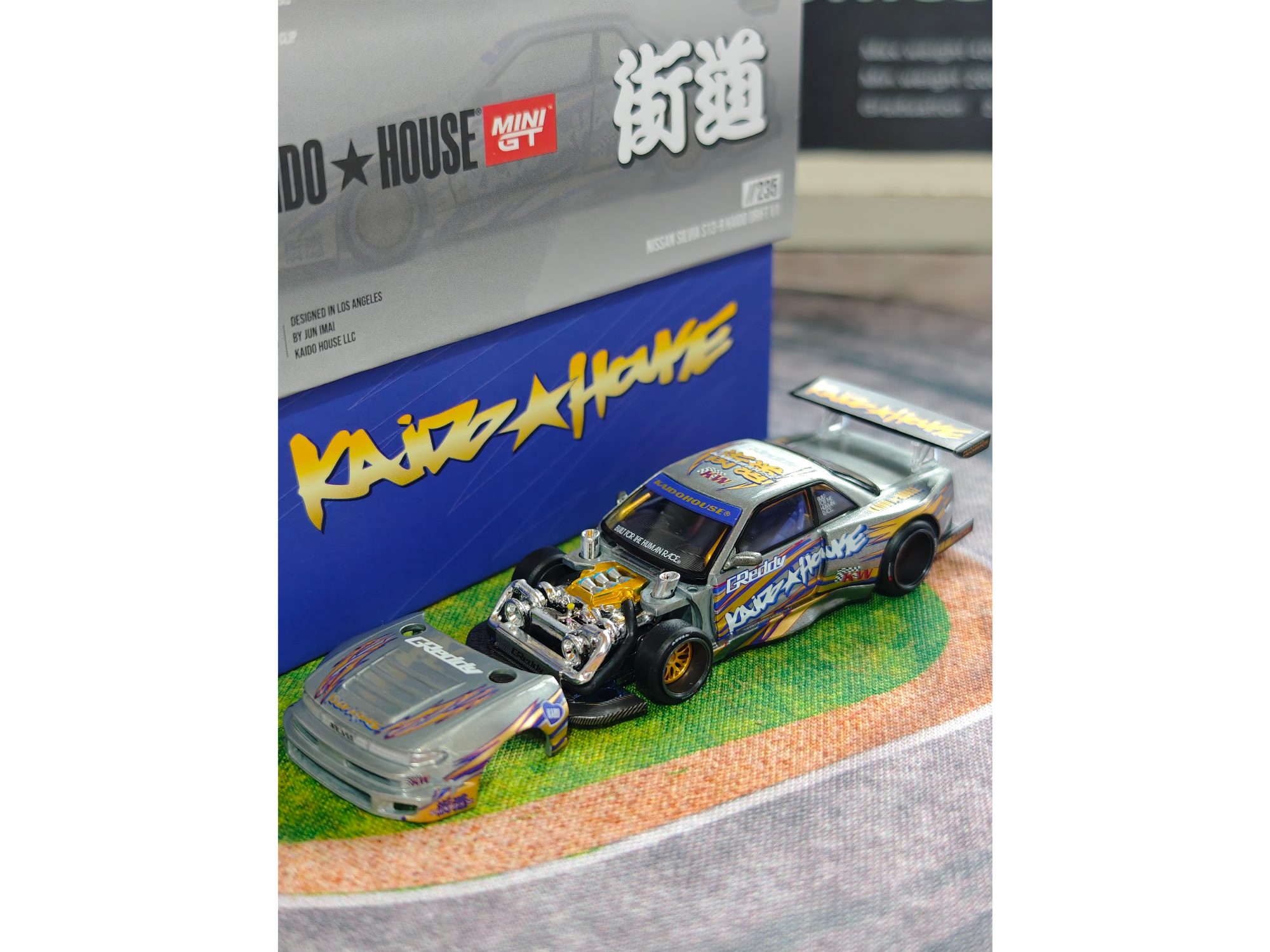 Nissan Silvia S-13 Drift gris/dorado