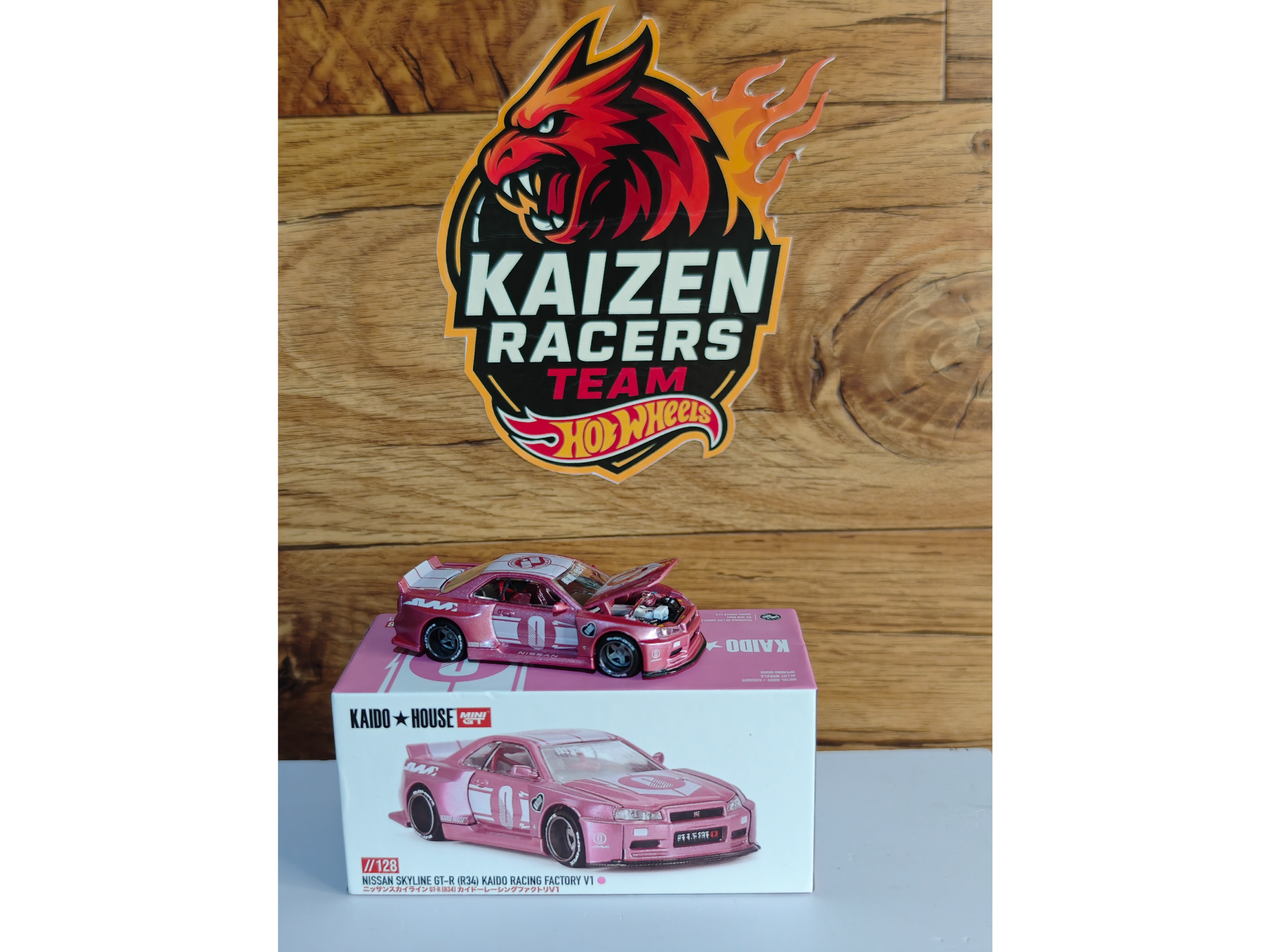 Nissan Skyline R34 rosa