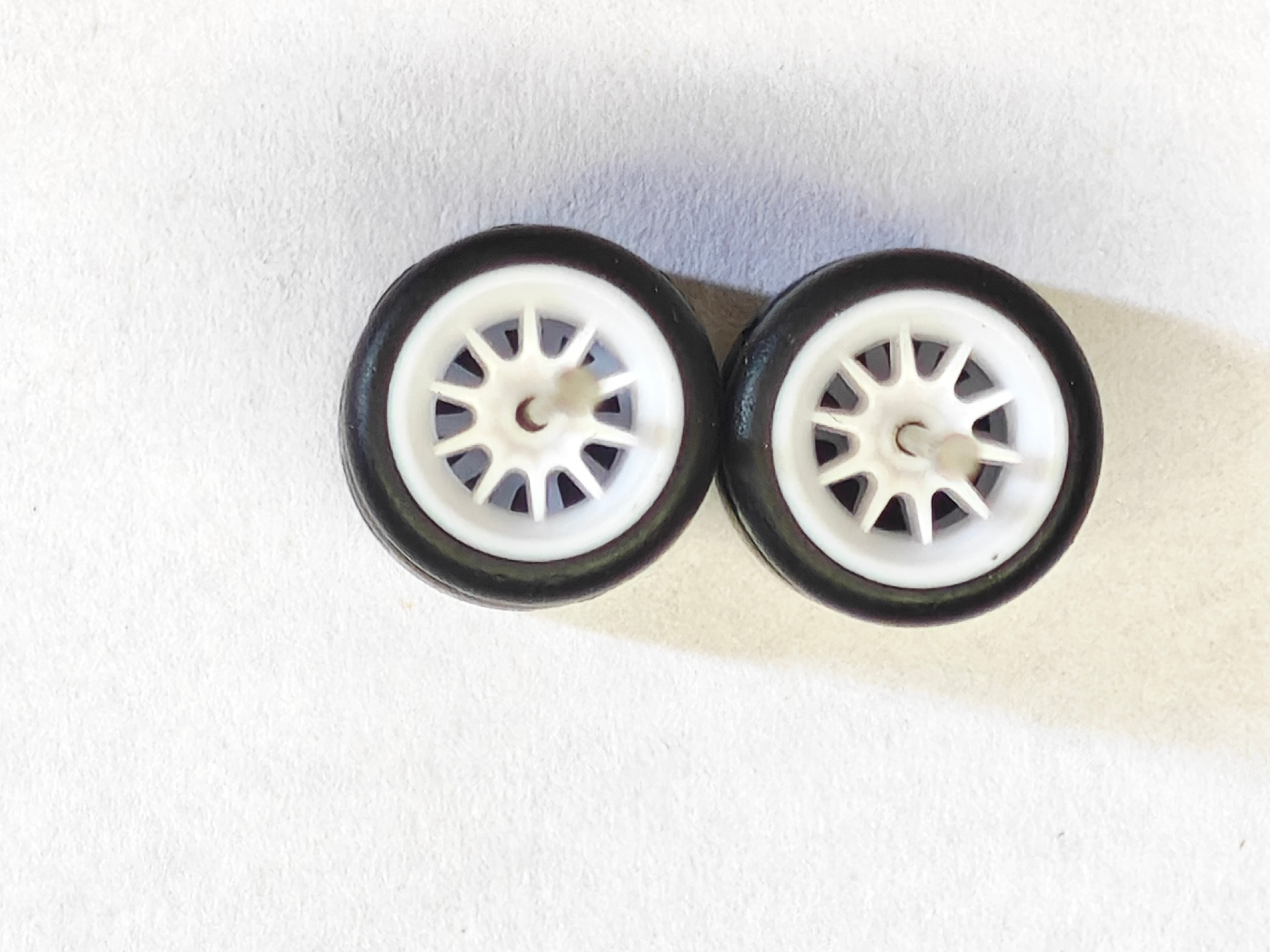 Ruedas de Goma basicas 10 rayos blancas