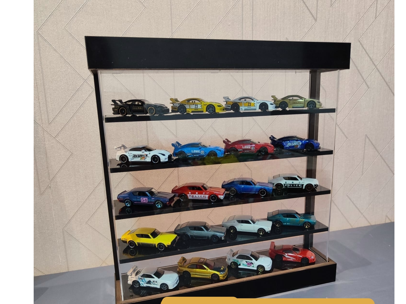 Expositor para 20 autos con trabas