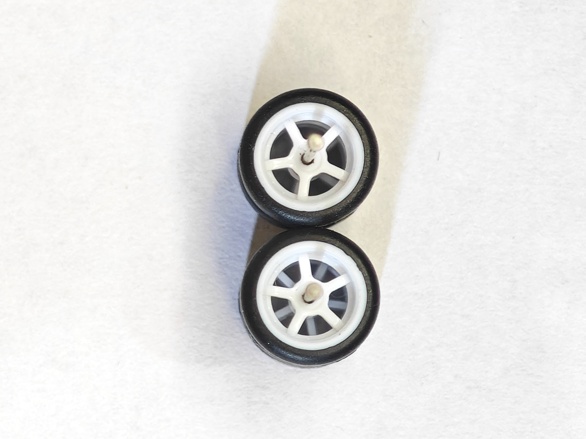 Ruedas de Goma basicas 5 rayos blanca