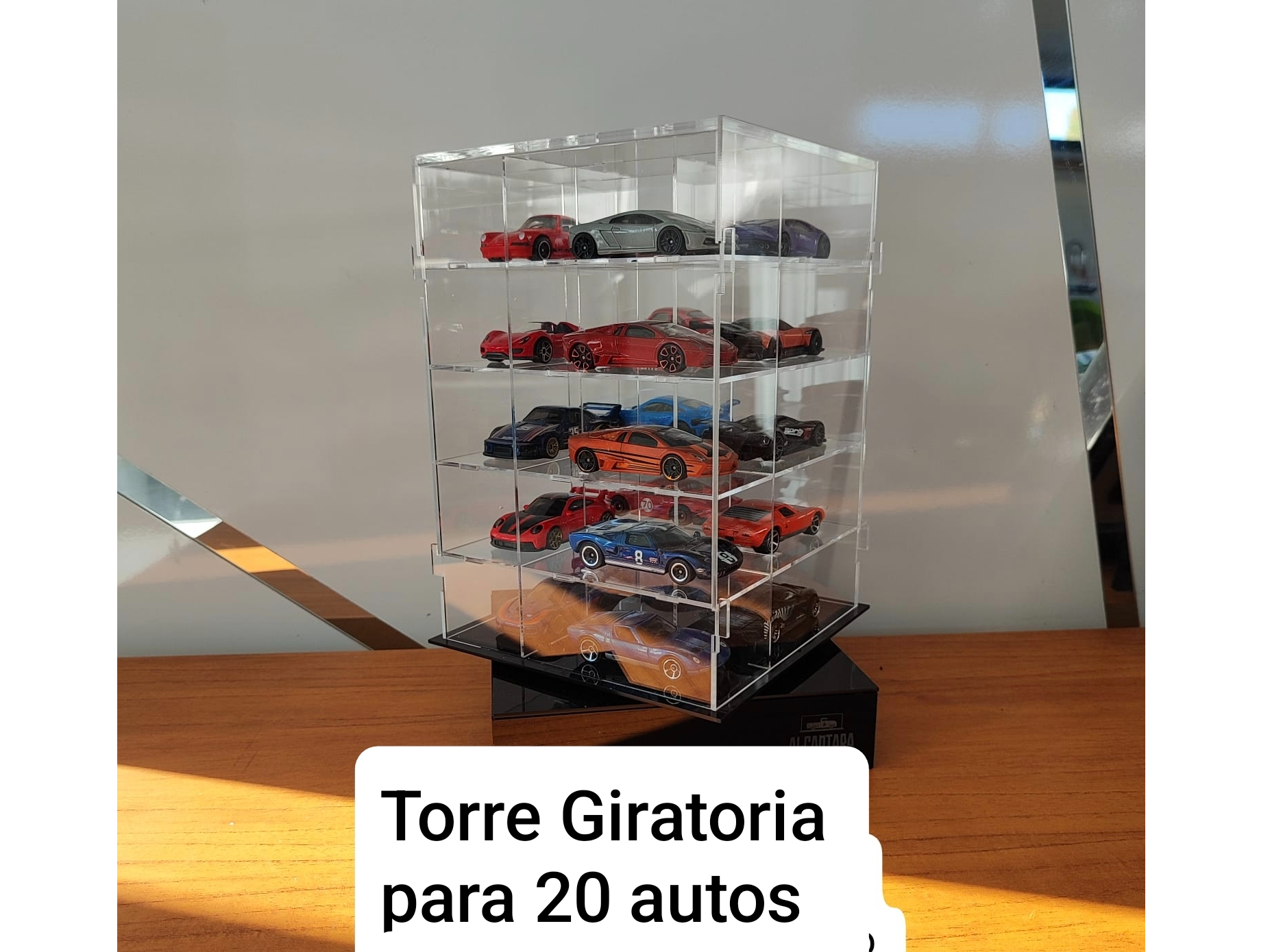 Expositor tipo torre Giratoria para 20 autos