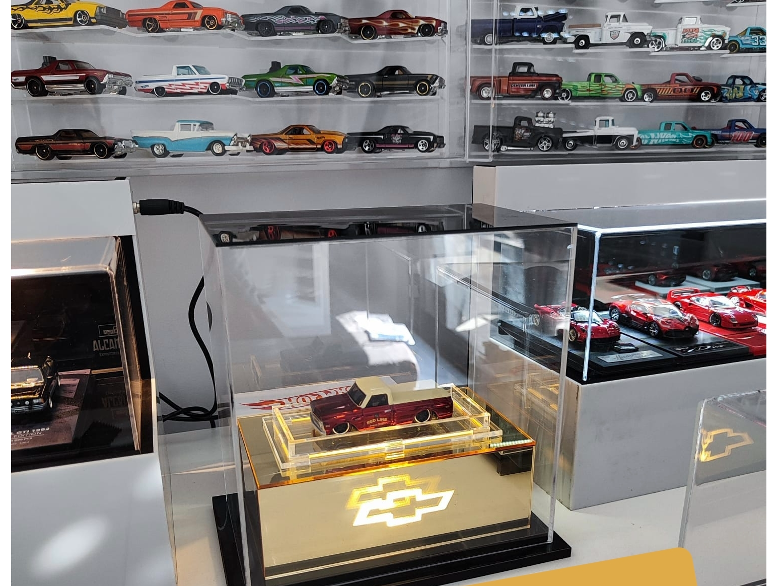 Expositor Unitario personalizado y con iluminación