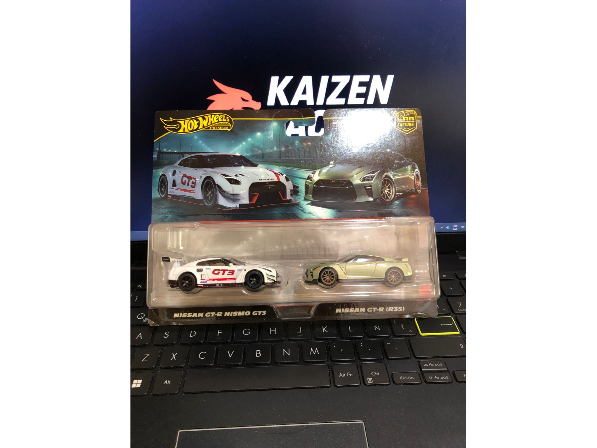 Duo. Nissan GT-R Nismo / Nissan GT-R R35