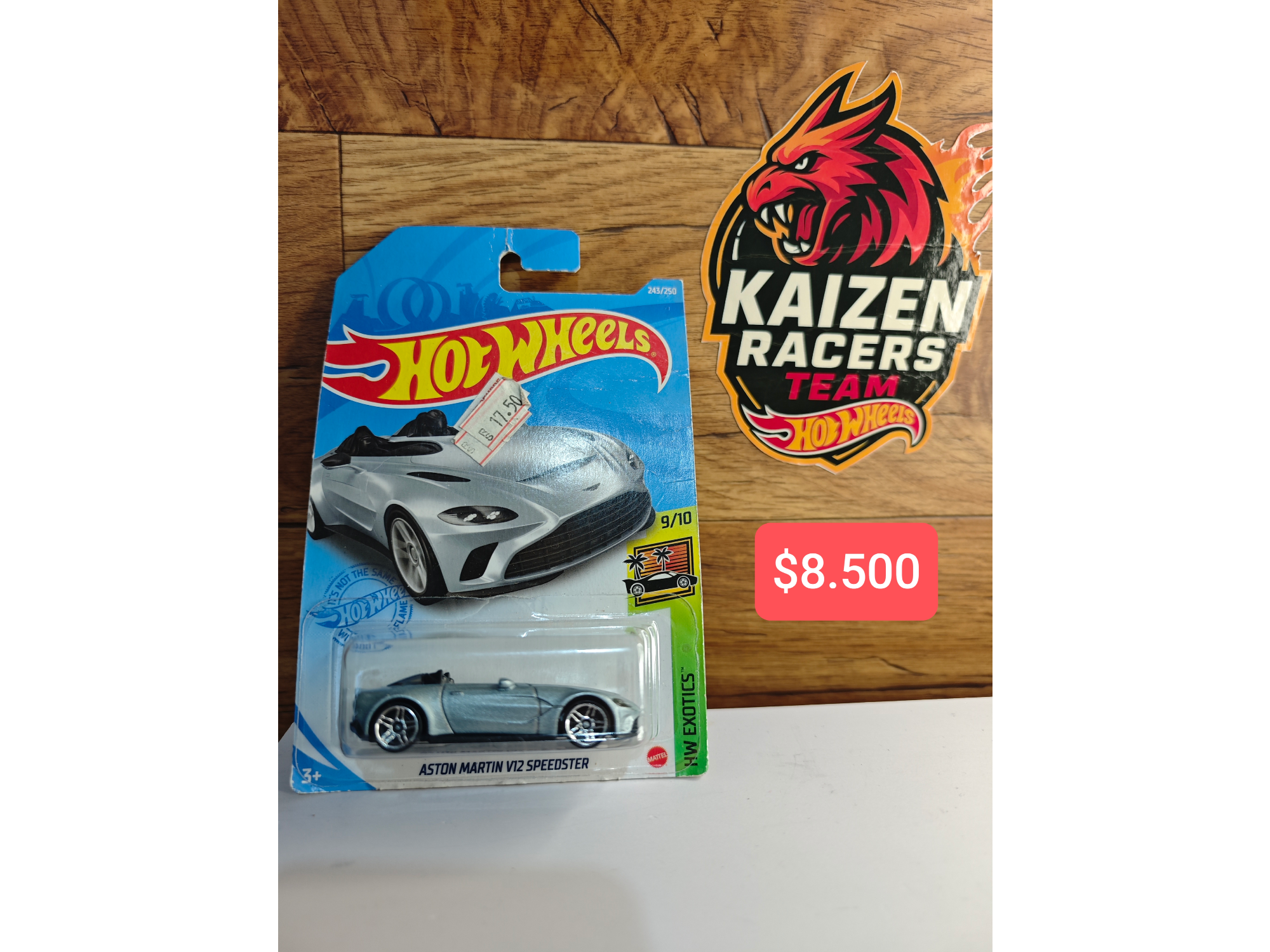 Aston Martin V12 speedster gris