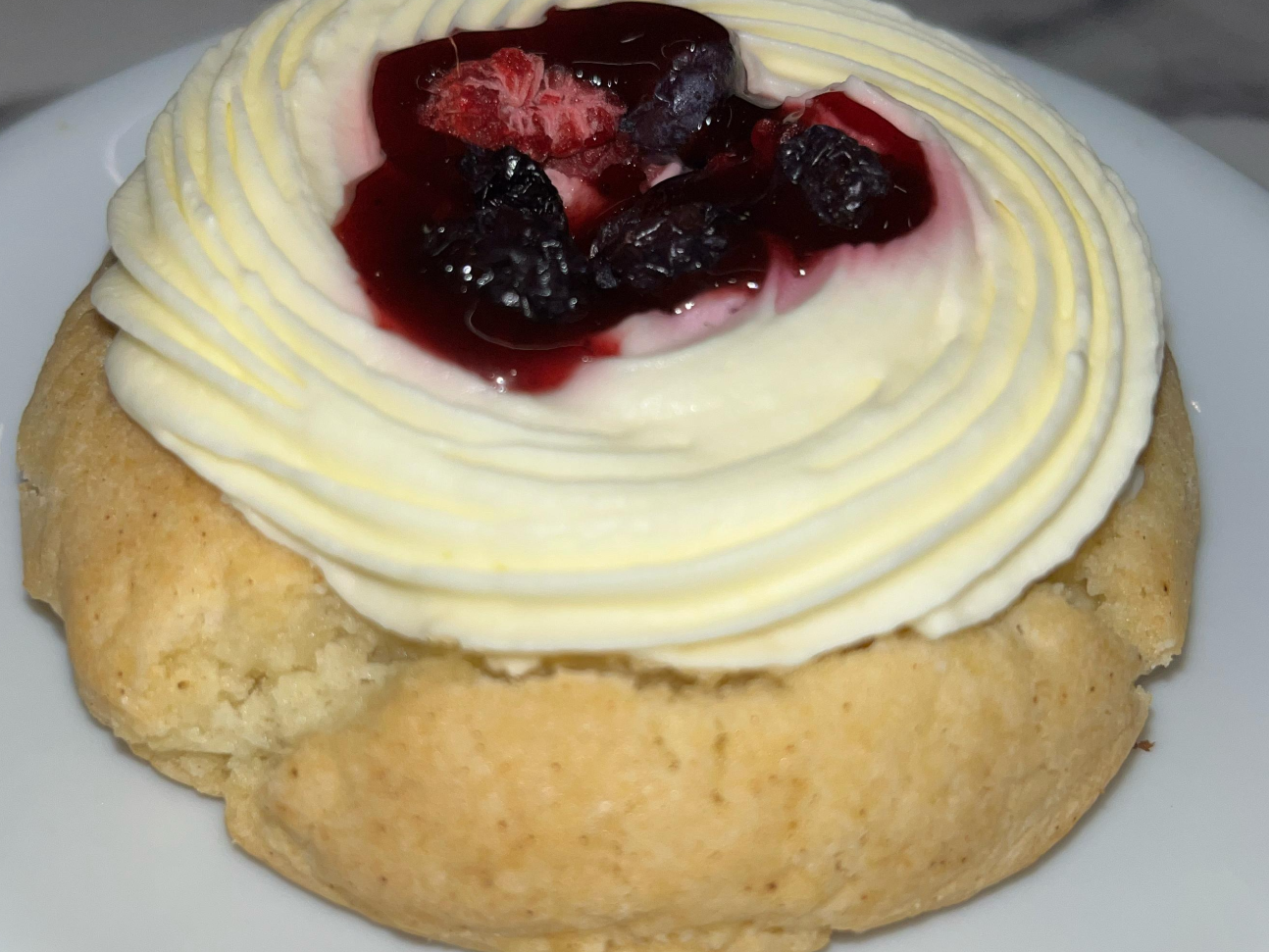 COOKIE FRUTOS ROJOS Y CREMA