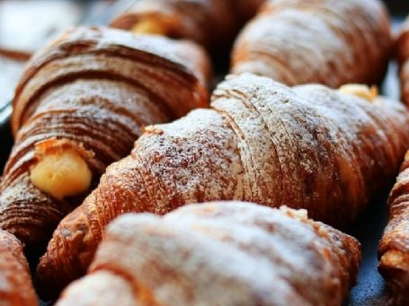 Croissant de crema pastelera